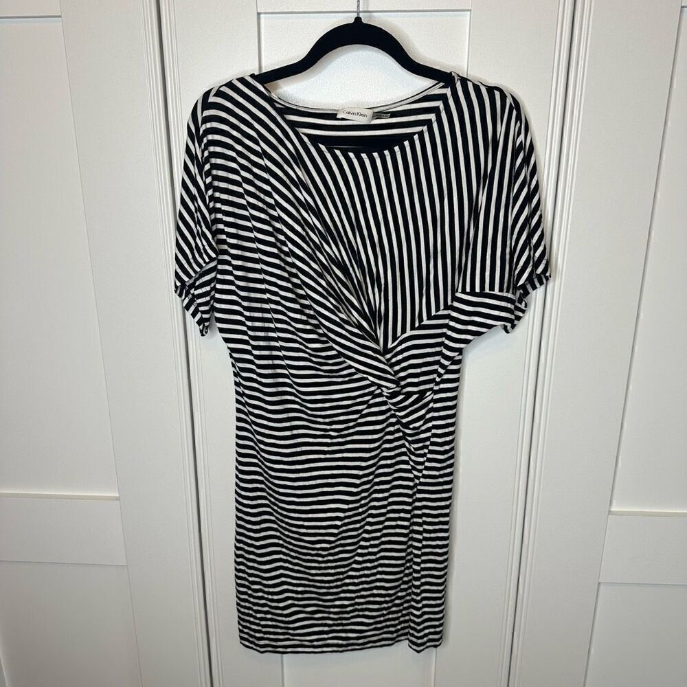 Calvin Klein black white stripe stretchy size 6 dress (R1)